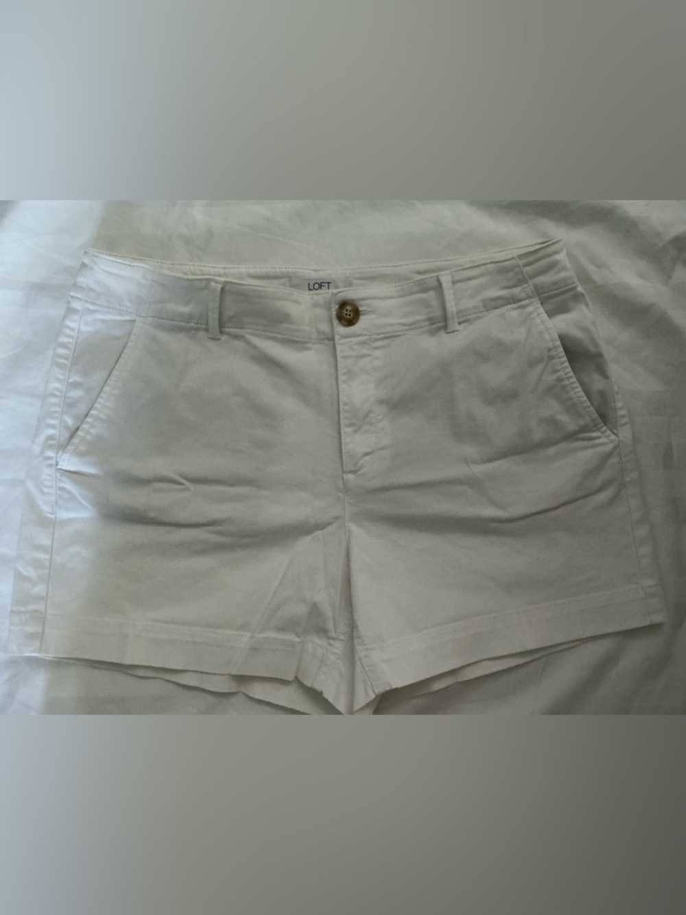 LOFT White Curvy The Monroe 4” Short